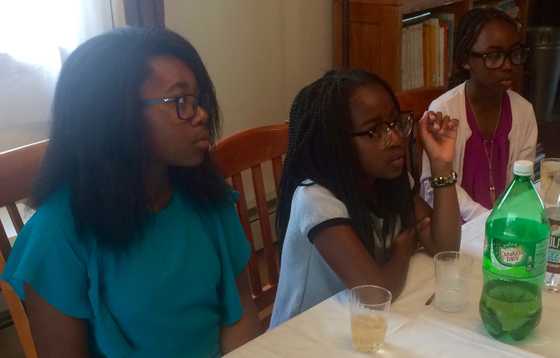 Isabelle's cousins watching the cake getting sliced